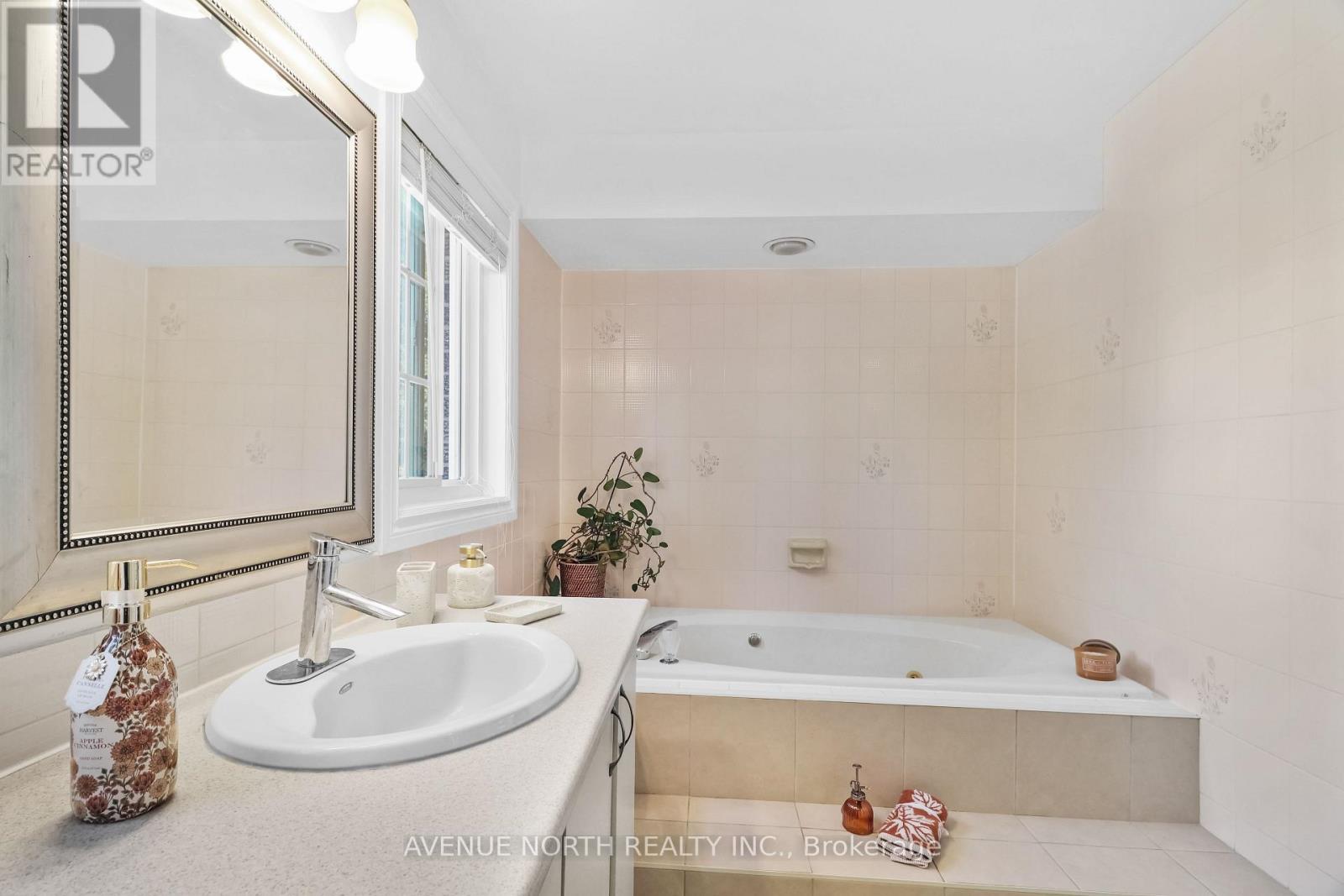 1674 Sansonnet Street S Property Photo 23