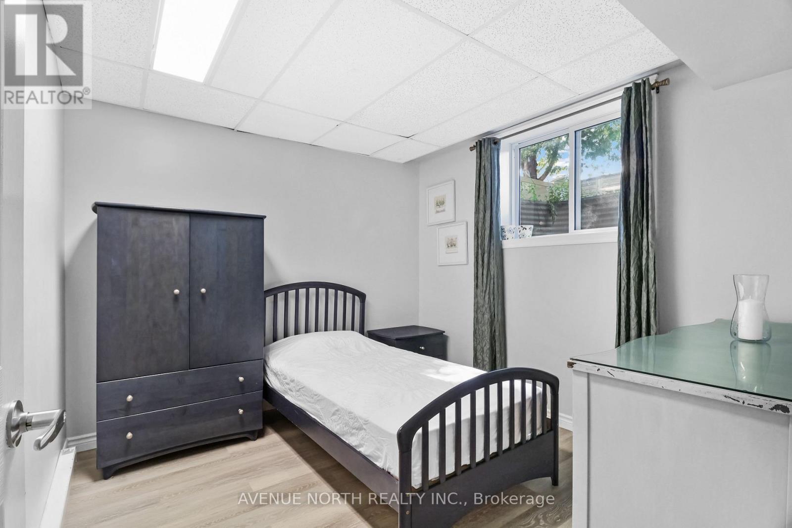 1674 Sansonnet Street S Property Photo 34