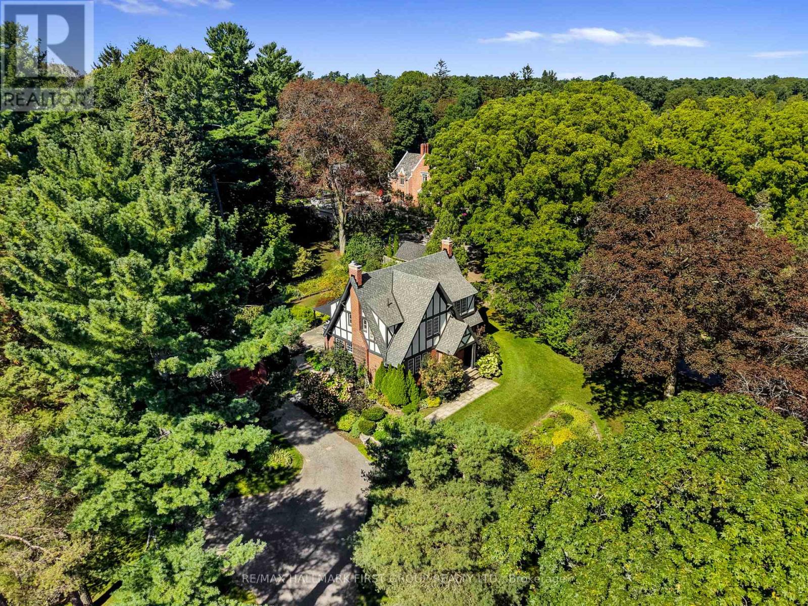36 Pine Street N Property Photo 1