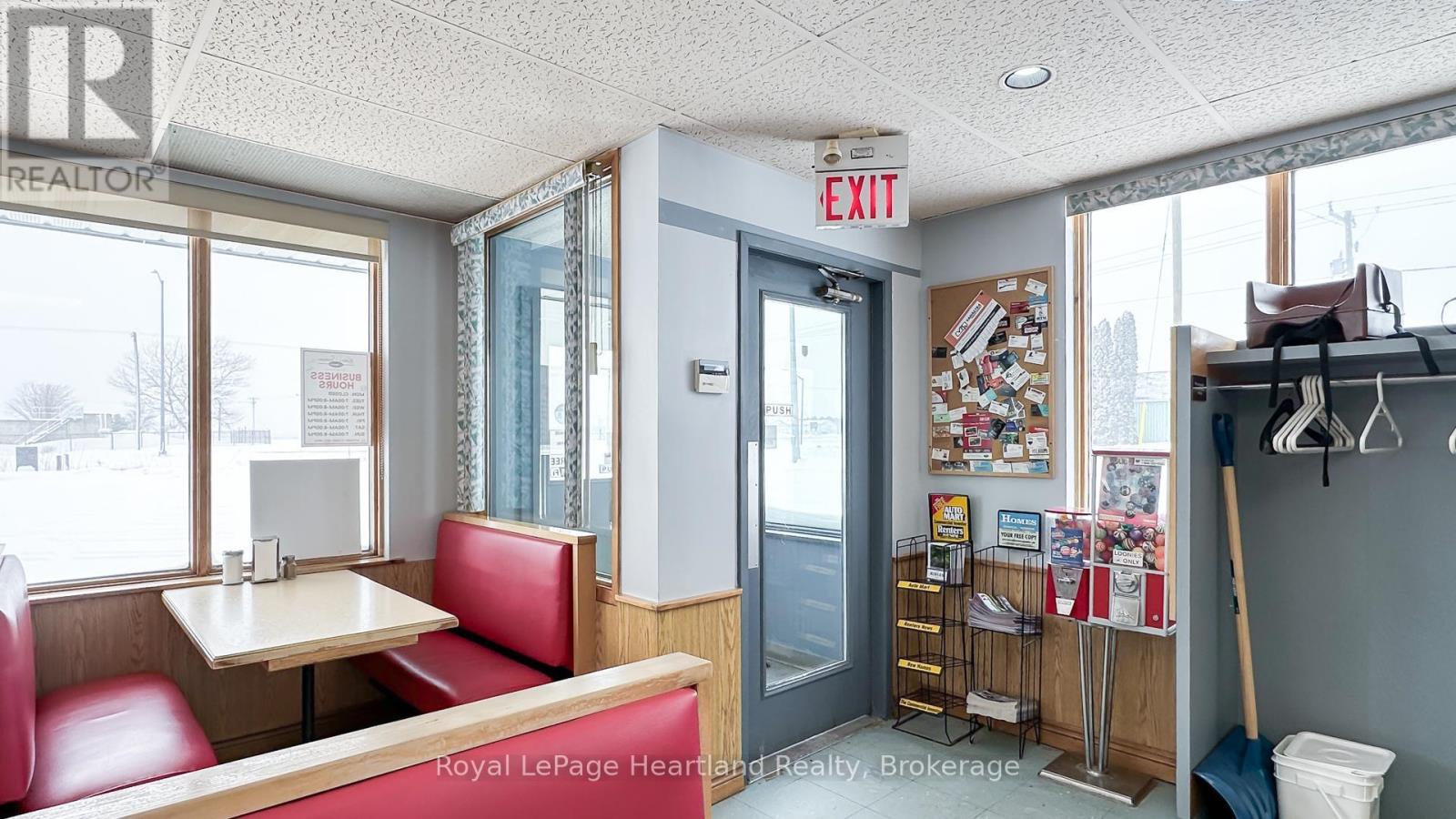 76988 London Road S Property Photo 3
