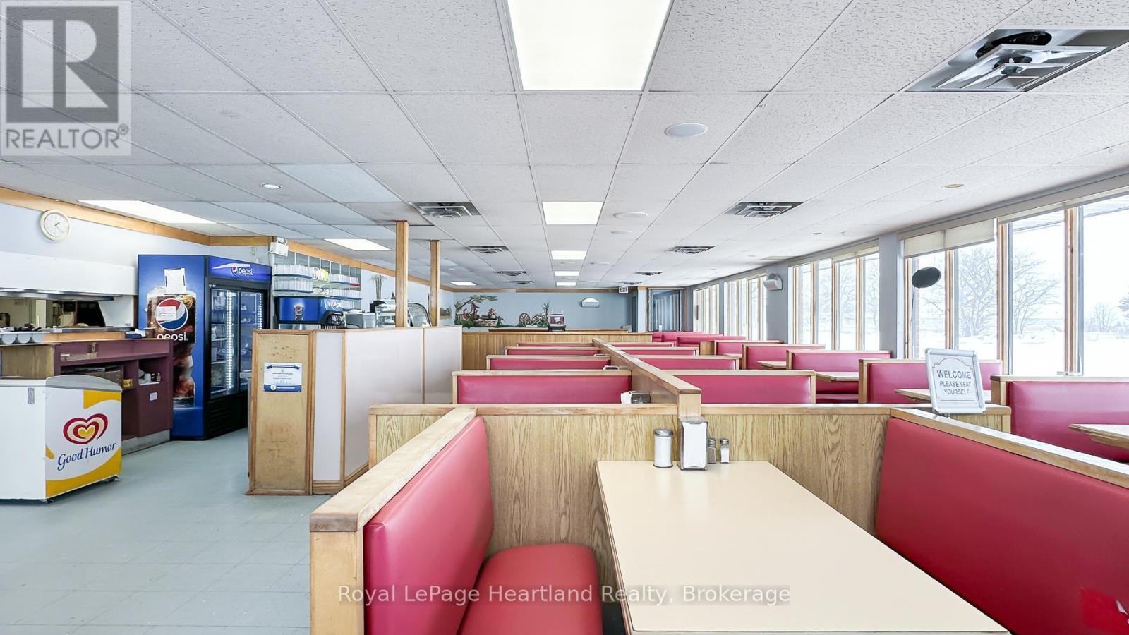 76988 London Road S Property Photo 4