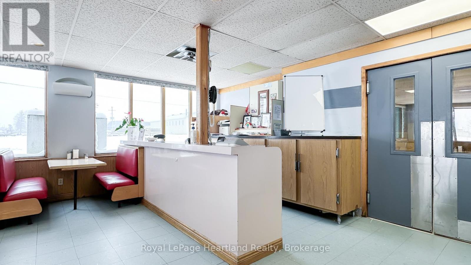 76988 London Road S Property Photo 11