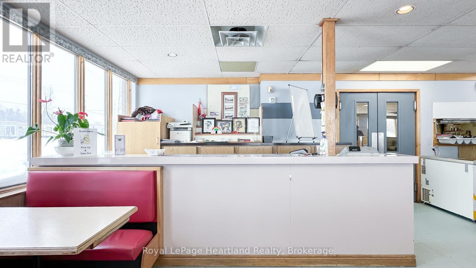 76988 London Road S Property Photo 12