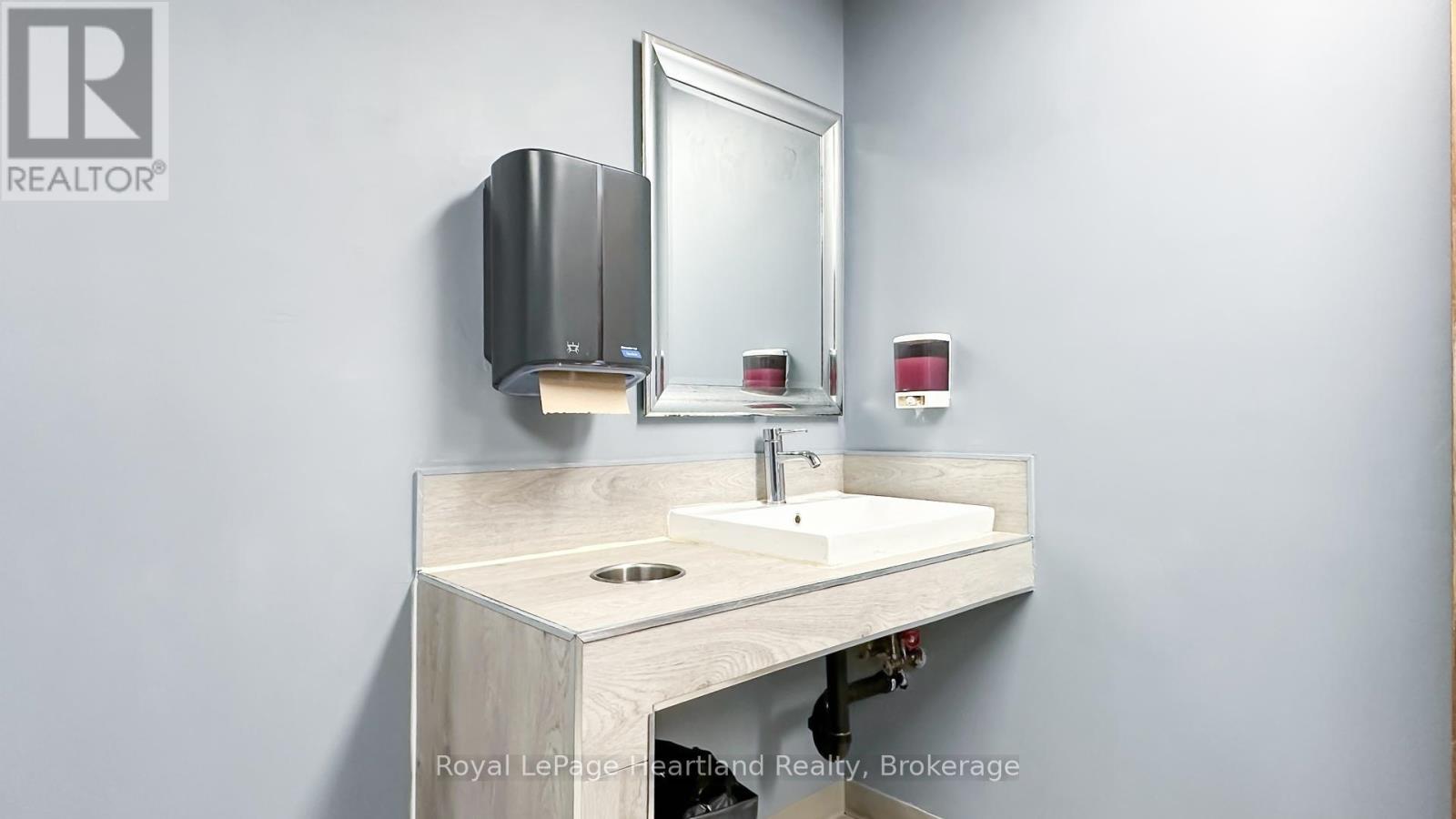 76988 London Road S Property Photo 35