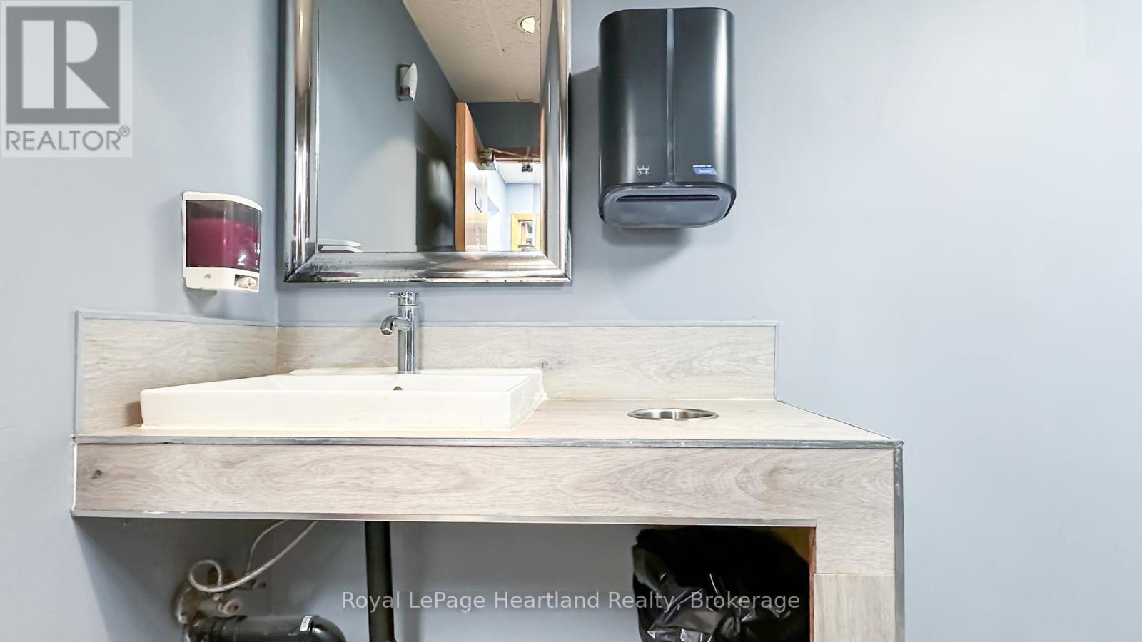 76988 London Road S Property Photo 36