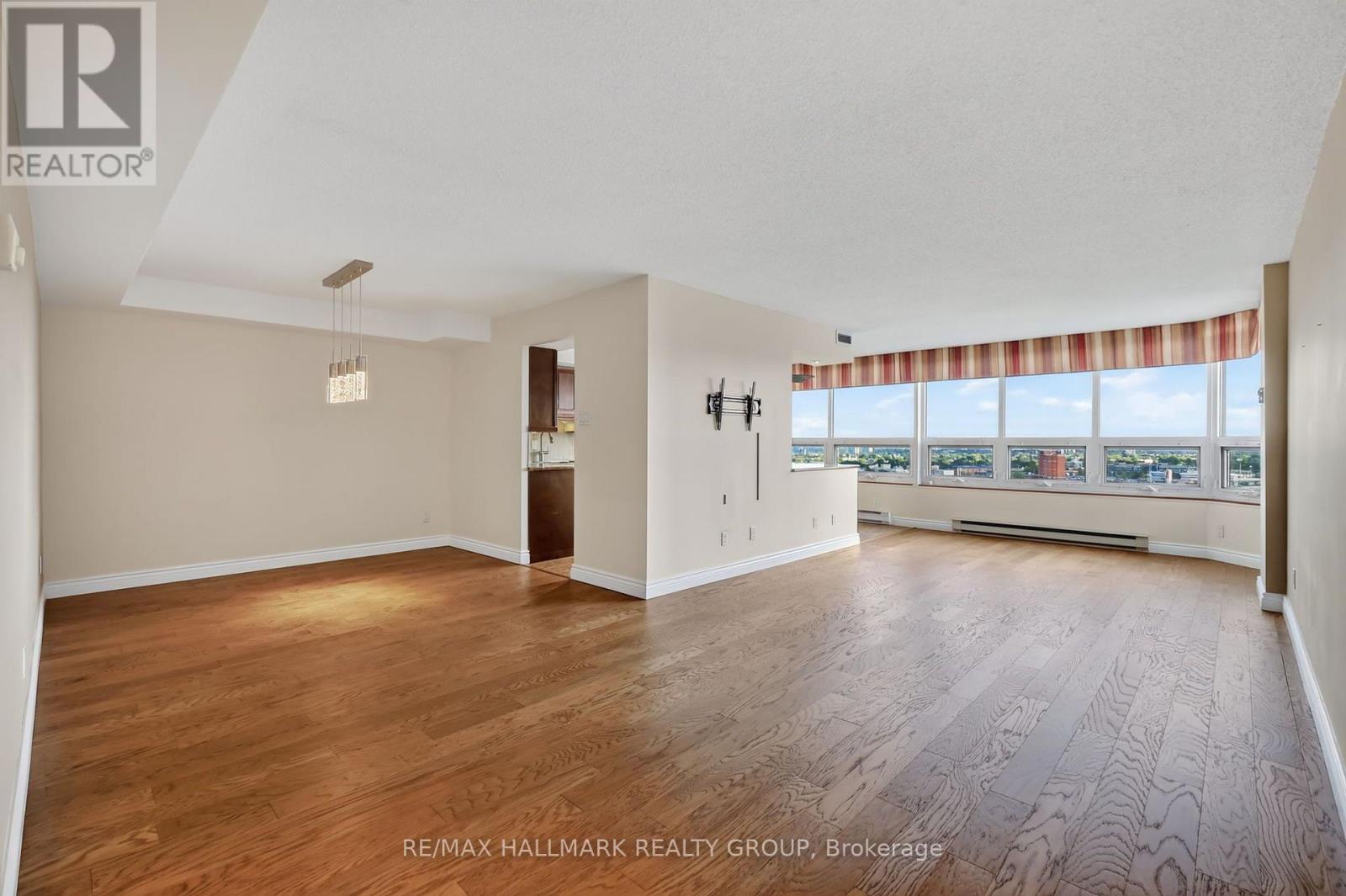 2402 - 1500 Riverside Drive Property Photo 8