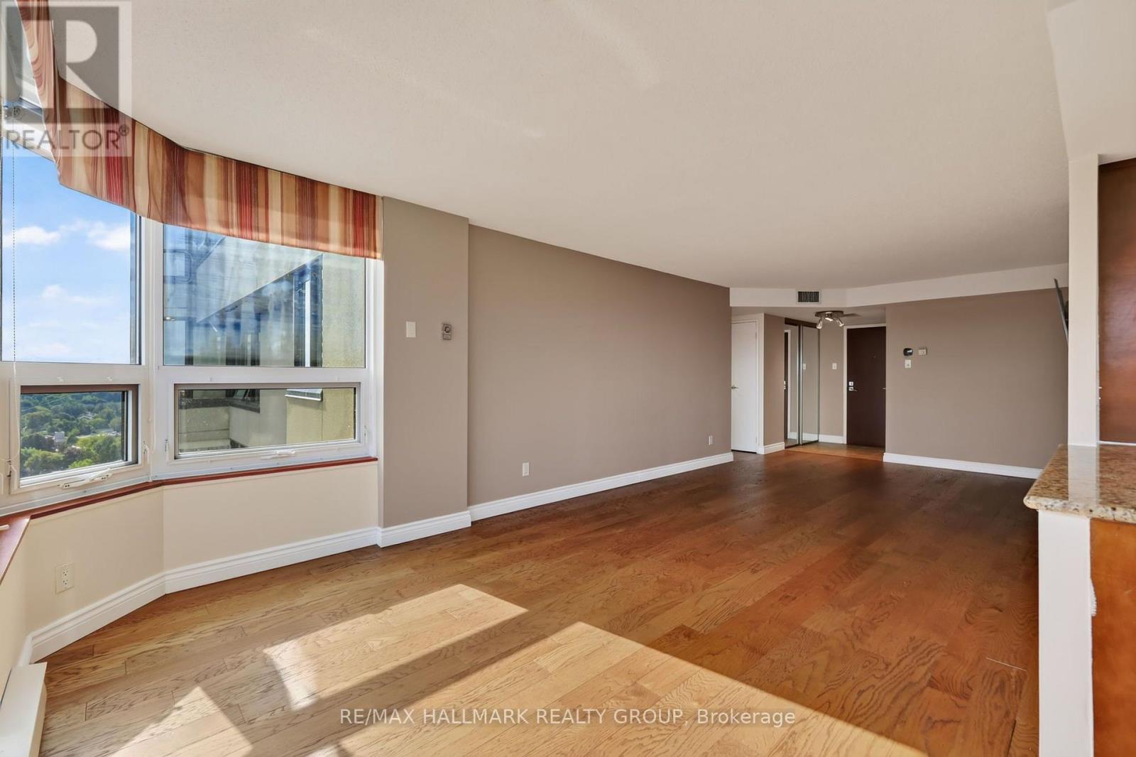 2402 - 1500 Riverside Drive Property Photo 13