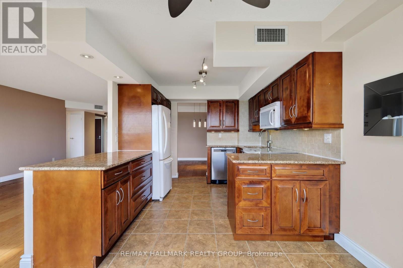 2402 - 1500 Riverside Drive Property Photo 18