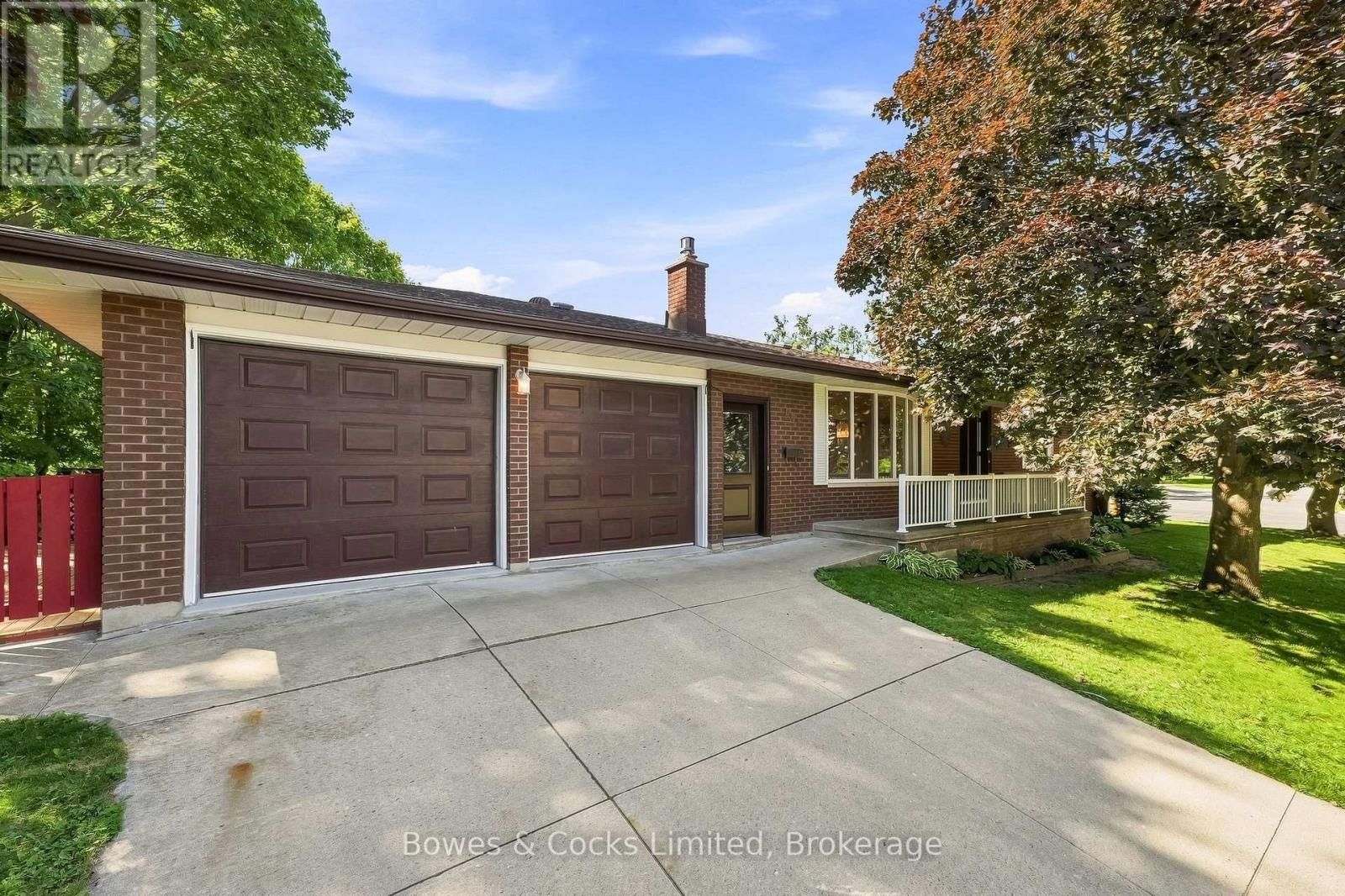 687 LUNDY'S LANE Property Photo 1