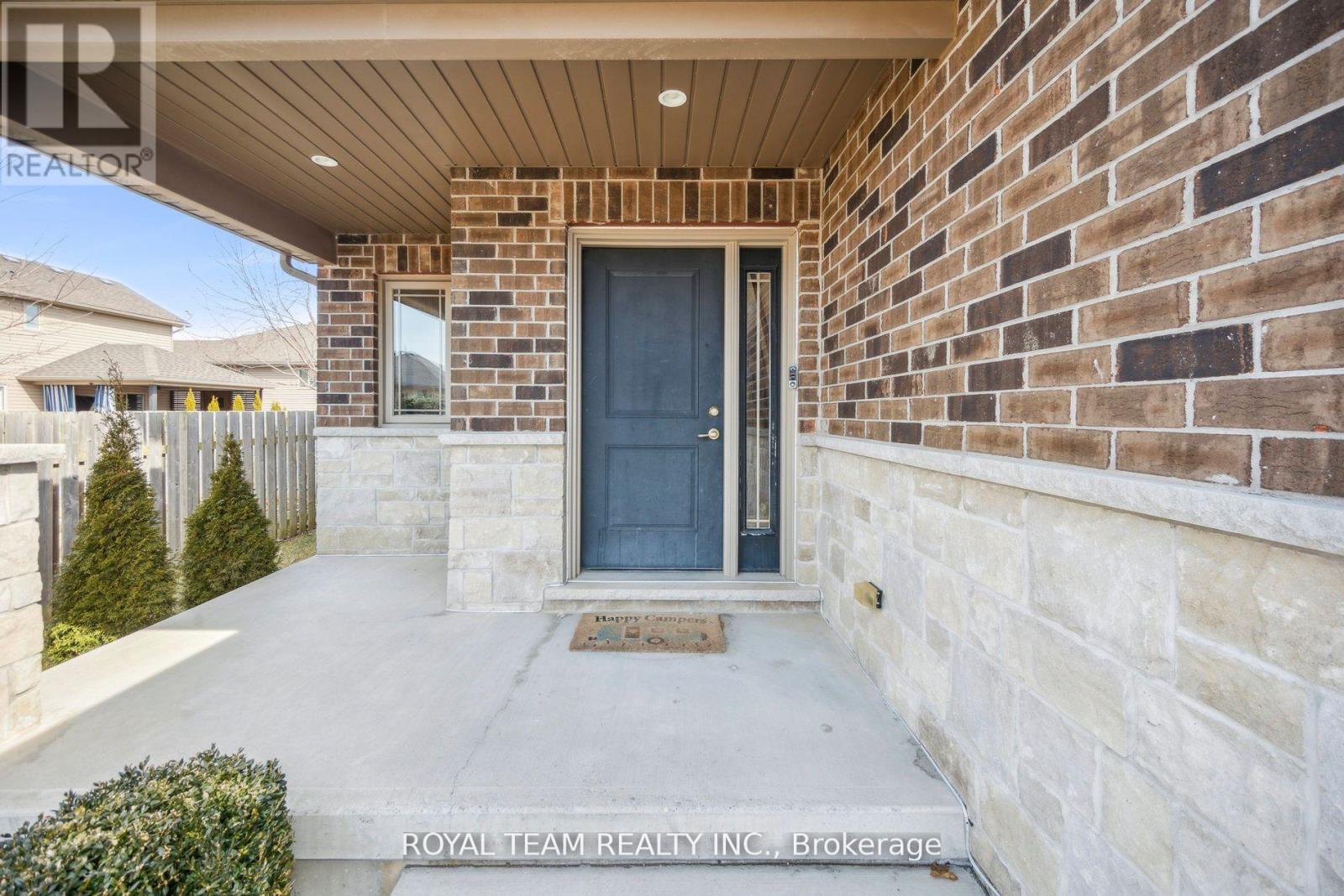 2 Lafayette Street E Property Photo 6