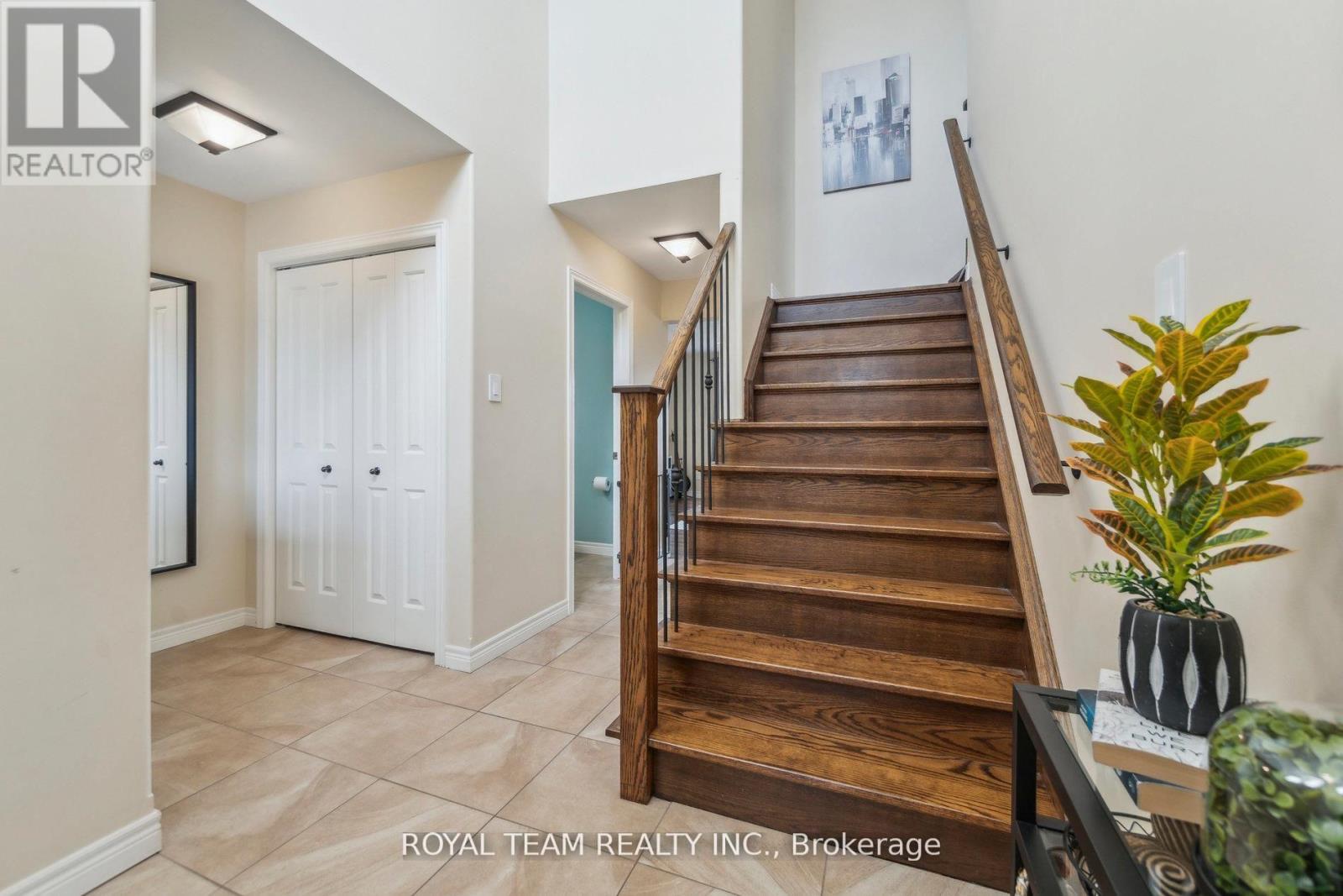 2 Lafayette Street E Property Photo 8