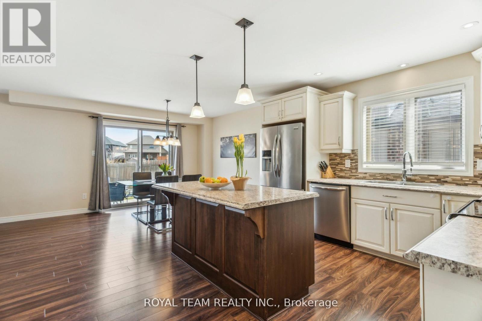 2 Lafayette Street E Property Photo 15