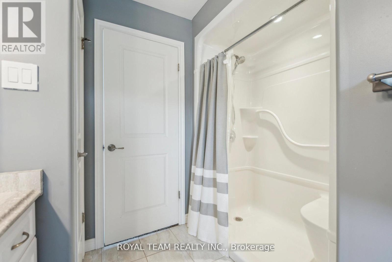2 Lafayette Street E Property Photo 22
