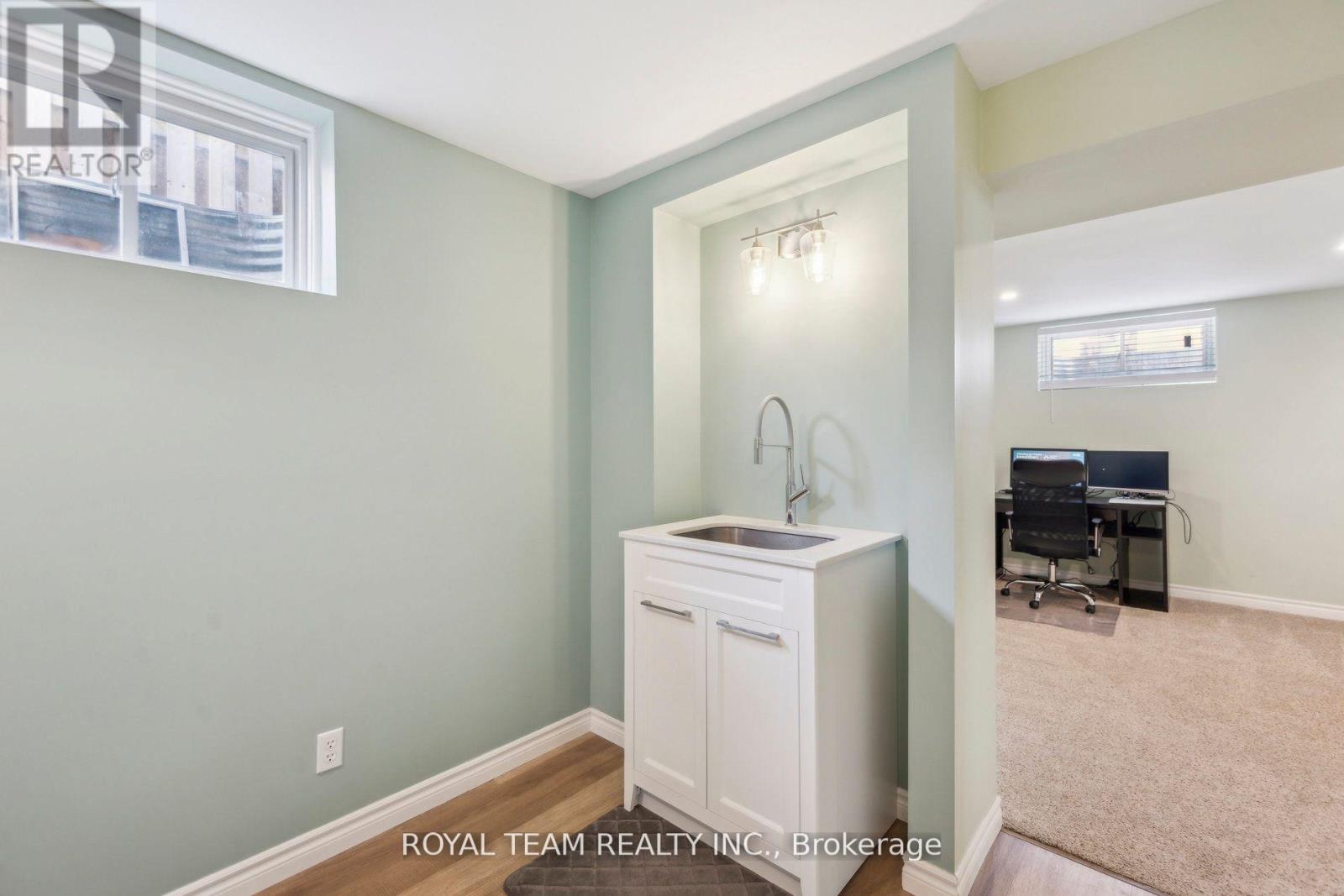 2 Lafayette Street E Property Photo 30