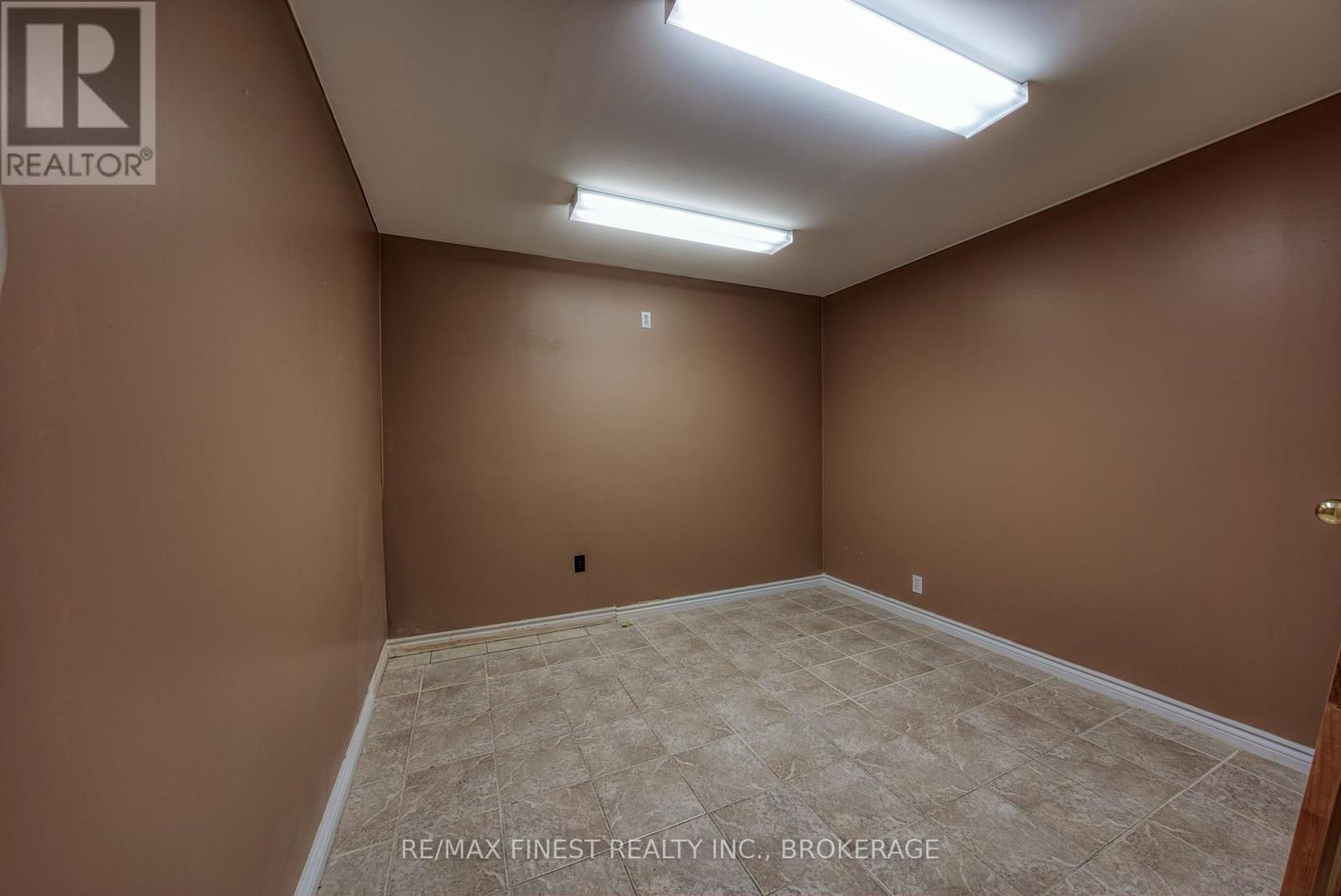 5 - 1786 Bath Road Property Photo 4