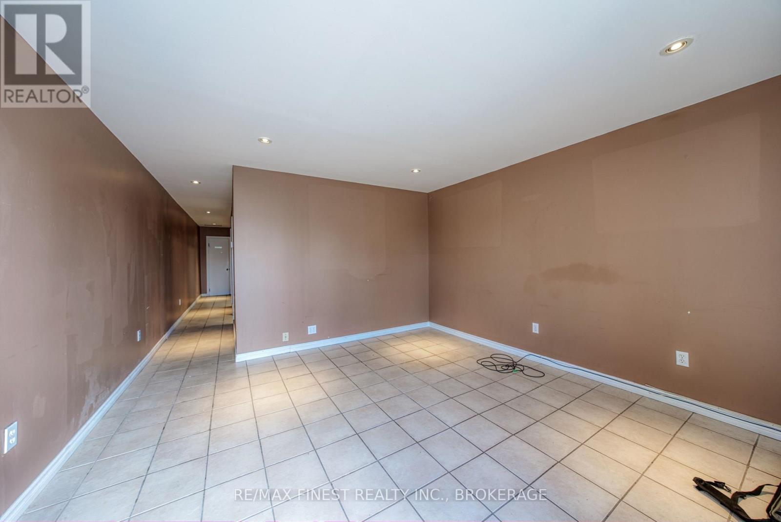 5 - 1786 Bath Road Property Photo 5