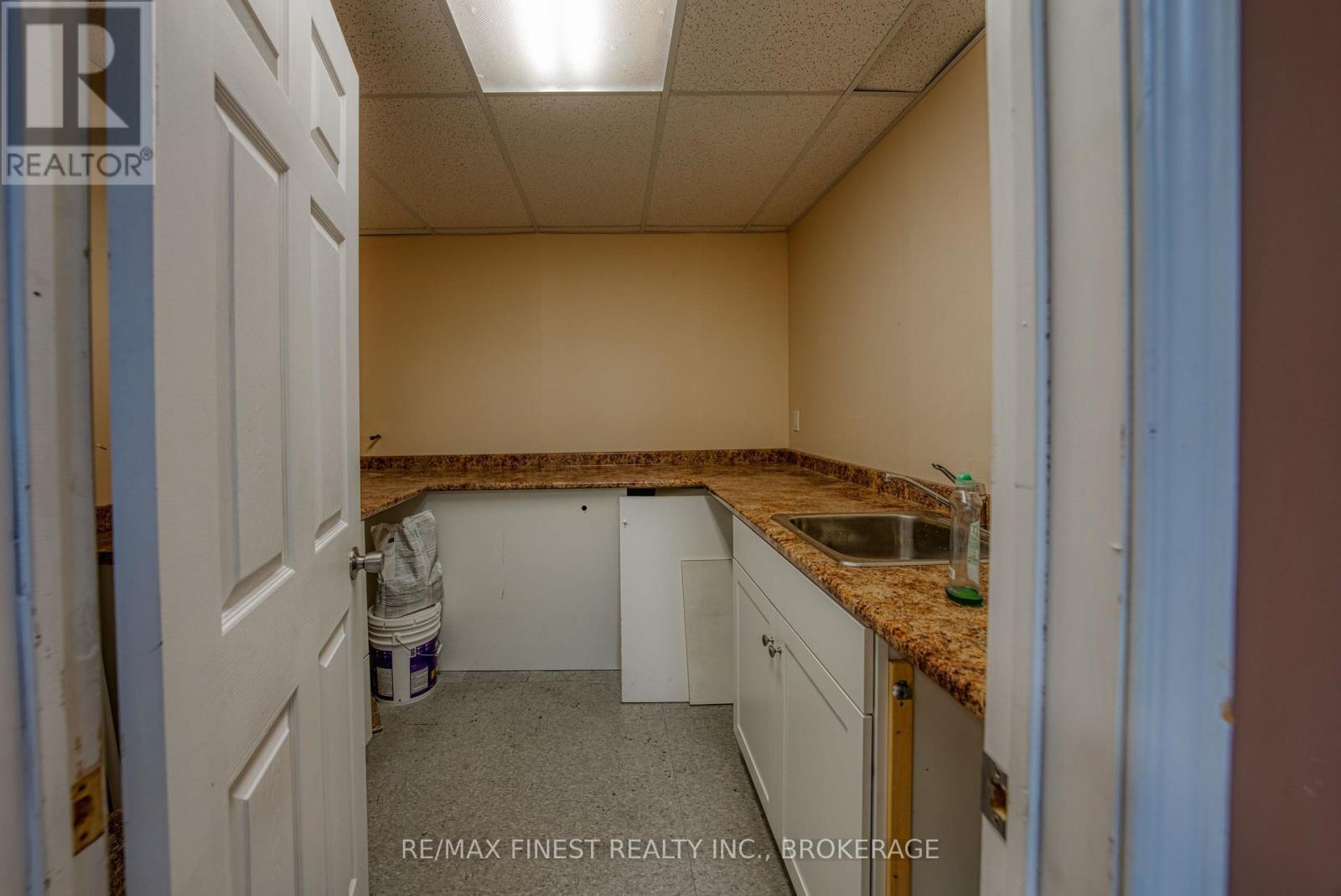 5 - 1786 Bath Road Property Photo 6