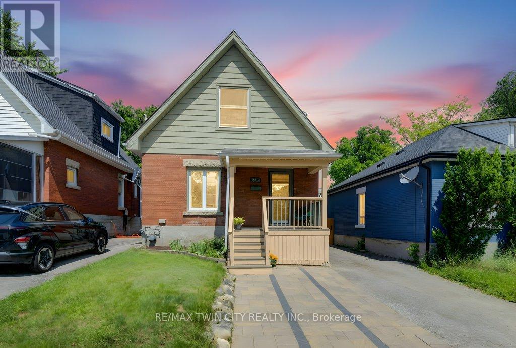 271 London Road W Property Photo 1