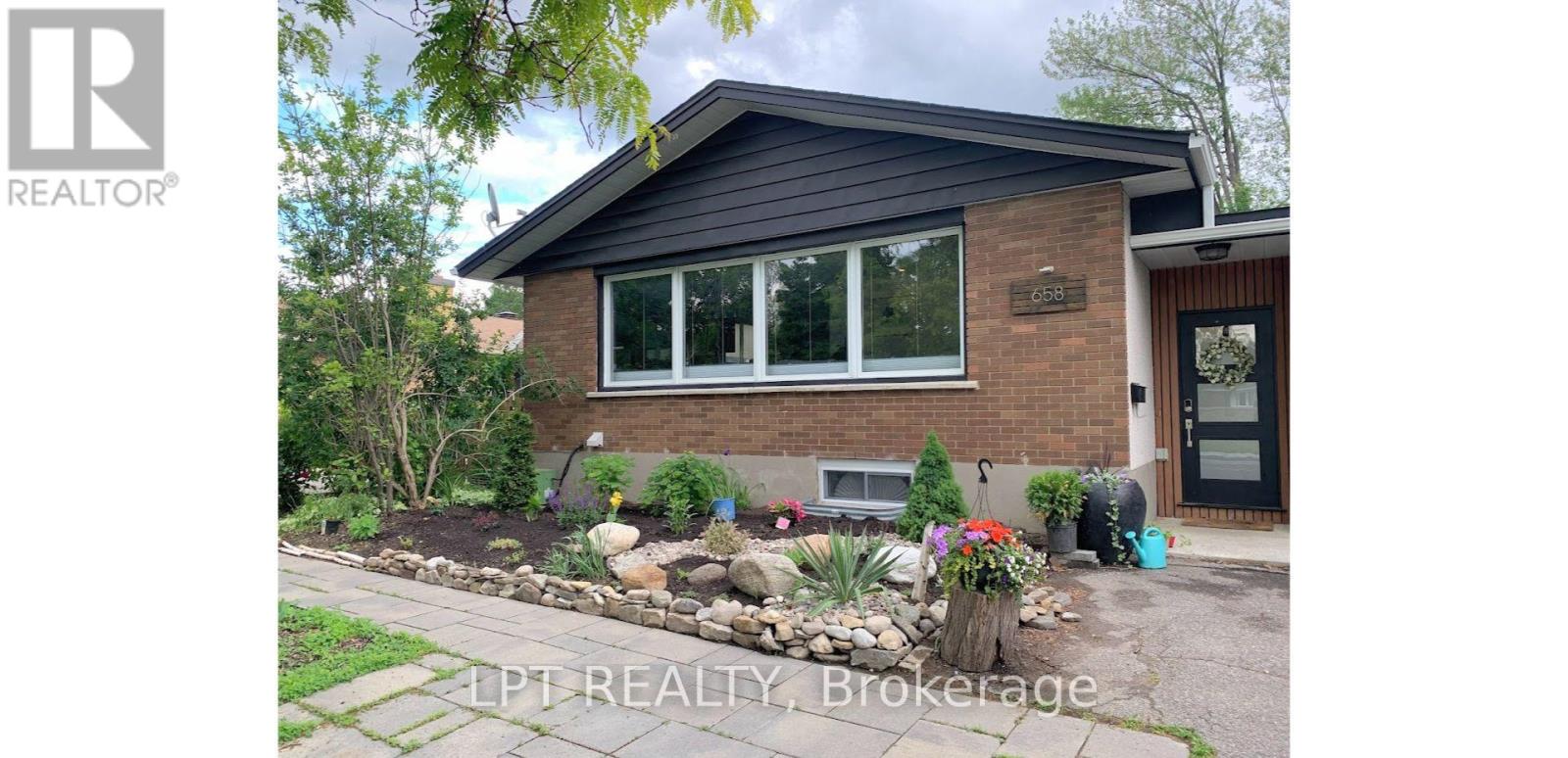 2 - 658 SHERBOURNE ROAD