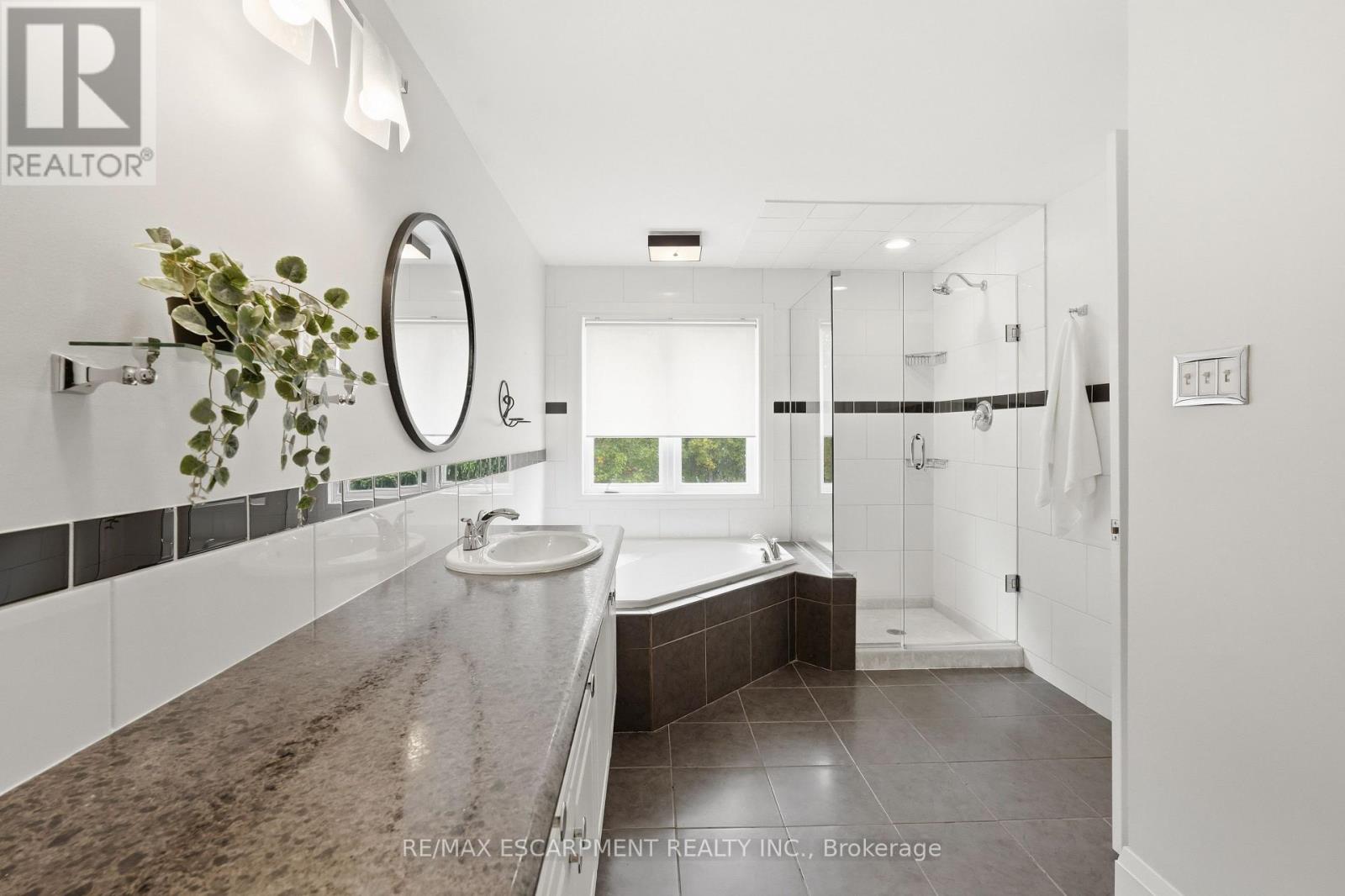 48 Bridgeport Crescent Property Photo 25