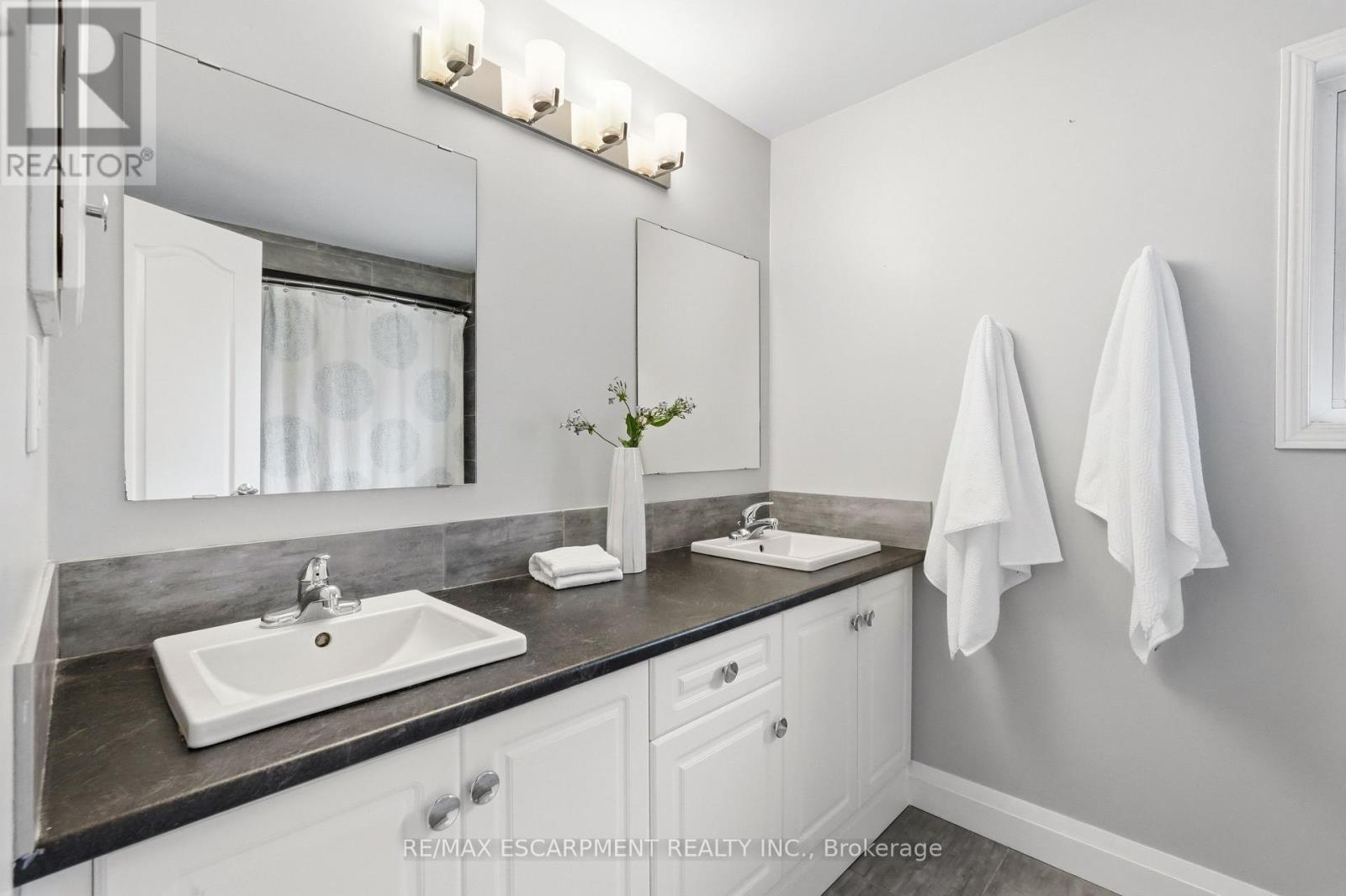 48 Bridgeport Crescent Property Photo 29