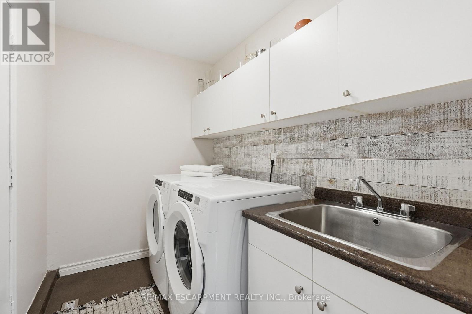 48 Bridgeport Crescent Property Photo 36