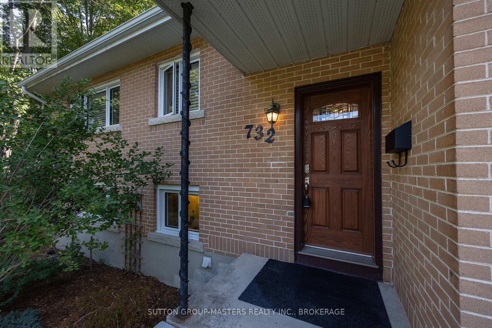 732 Centre Street Property Photo 3