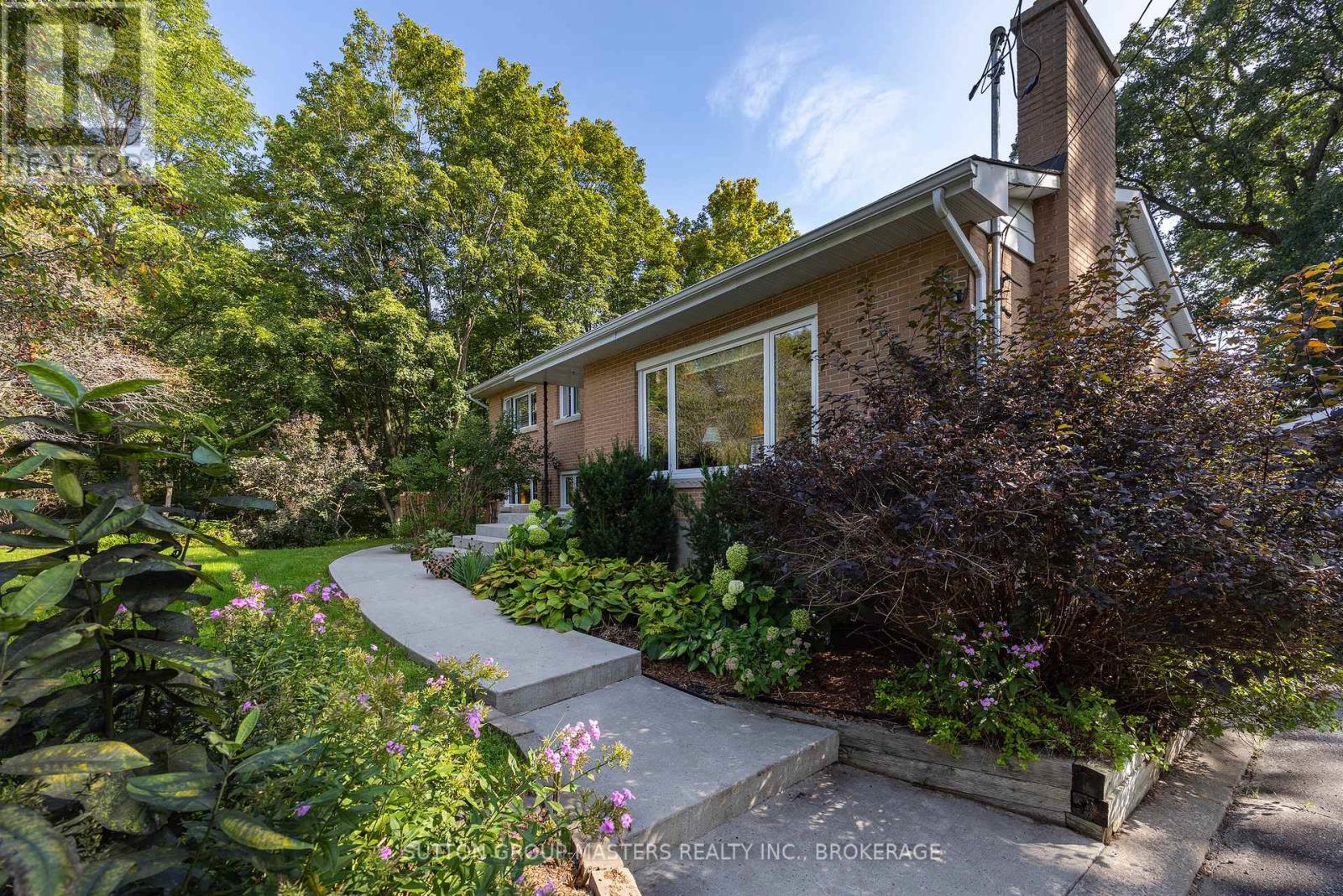 732 Centre Street Property Photo 4