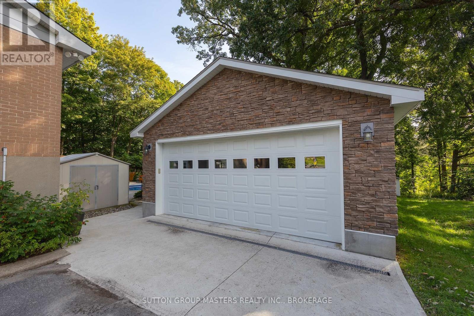 732 Centre Street Property Photo 5