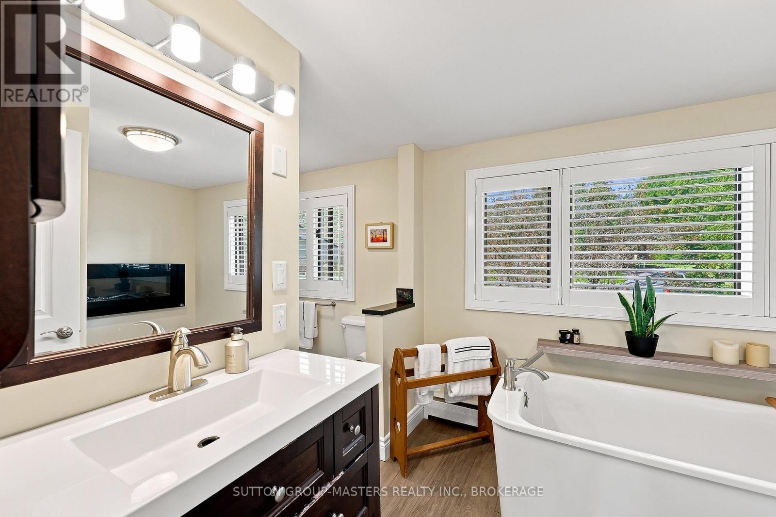 732 Centre Street Property Photo 33