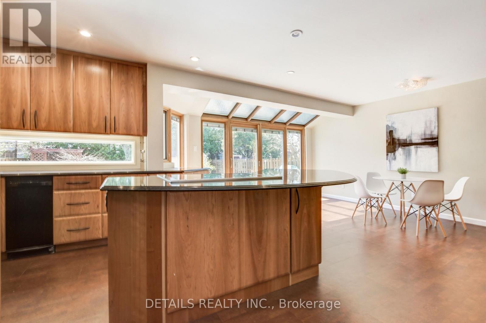 4388 Whittaker Crescent Property Photo 12