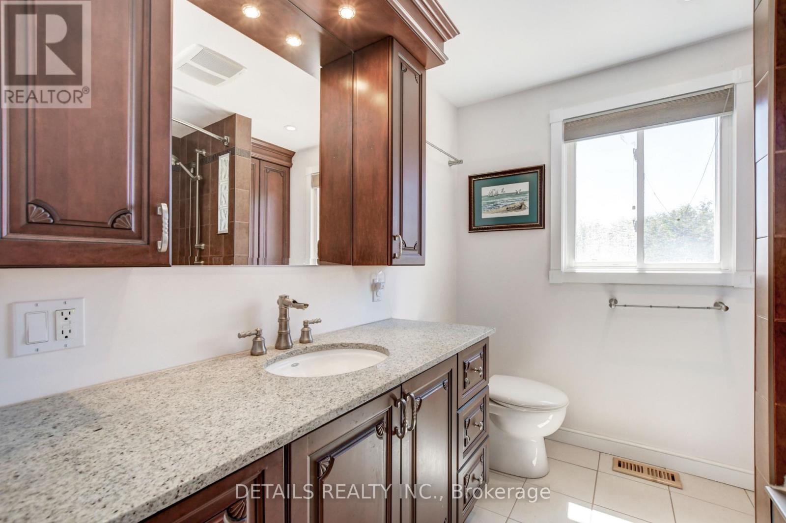4388 Whittaker Crescent Property Photo 32