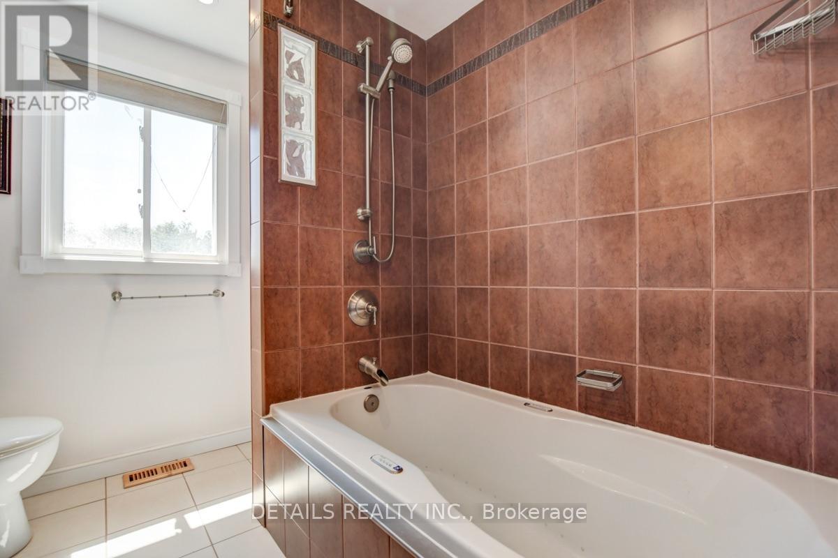 4388 Whittaker Crescent Property Photo 33