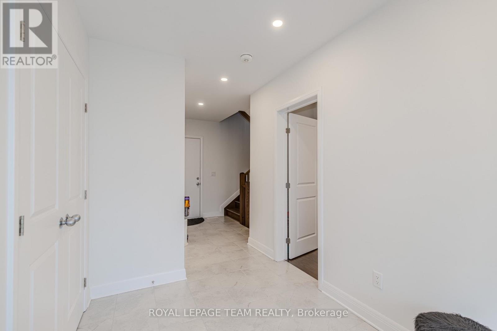 1407 Hemlock Road Property Photo 4
