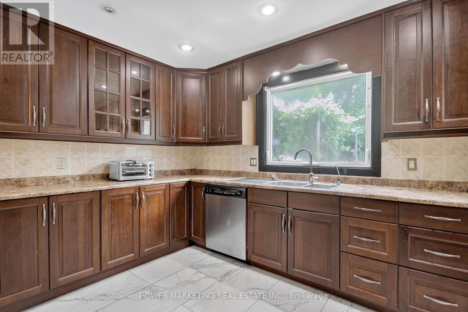 58 Aero Drive Property Photo 14