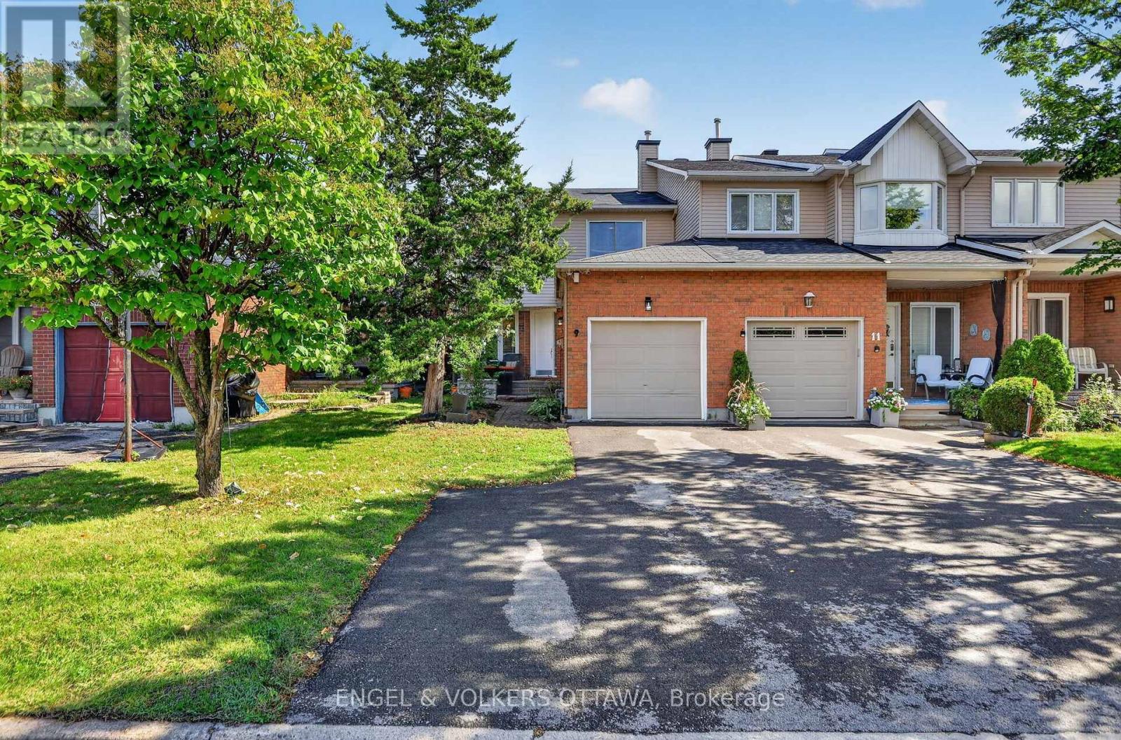 9 STREAMWOOD LANE Property Photo 1