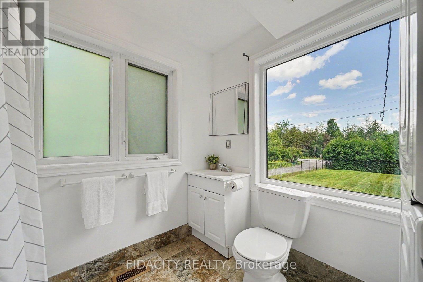 6811 Flewellyn Road Property Photo 14