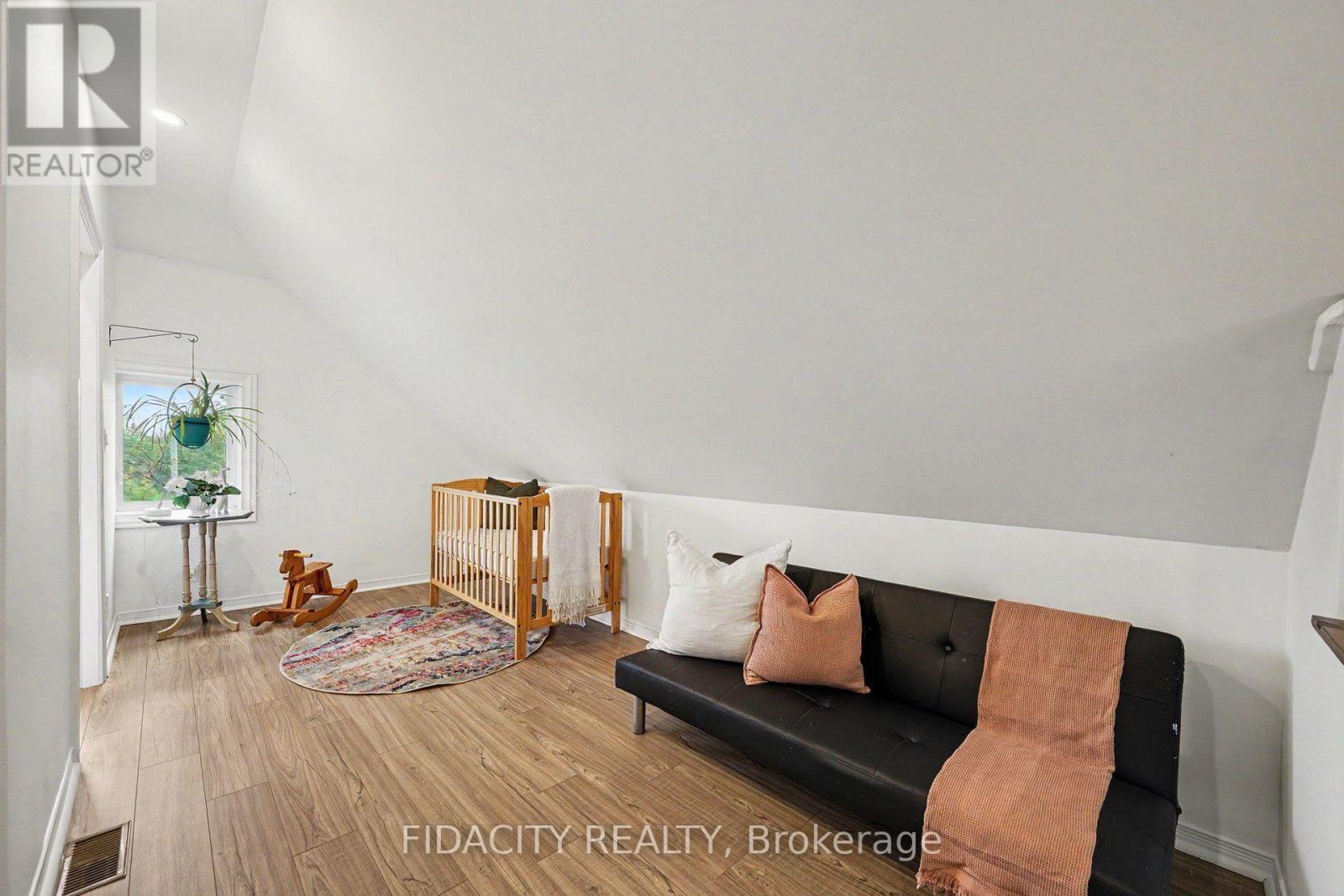 6811 Flewellyn Road Property Photo 18