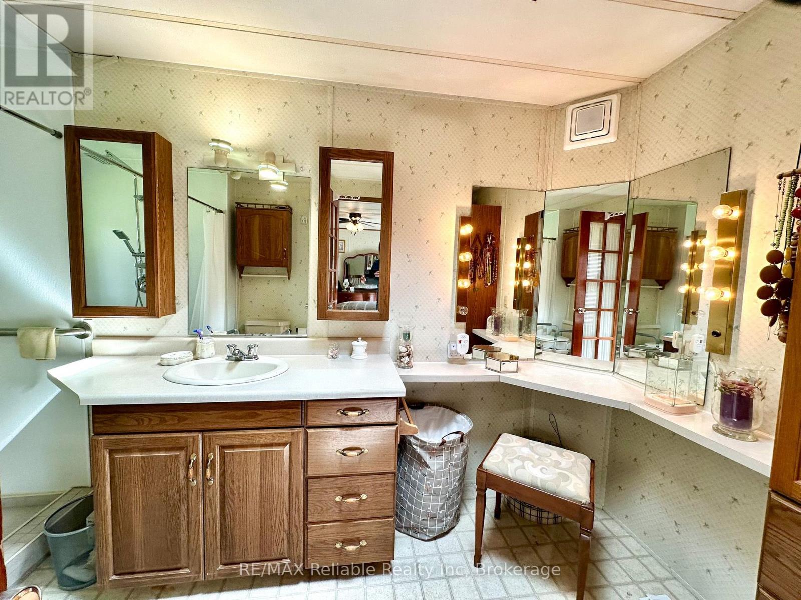 118 Tamarack Drive Property Photo 32