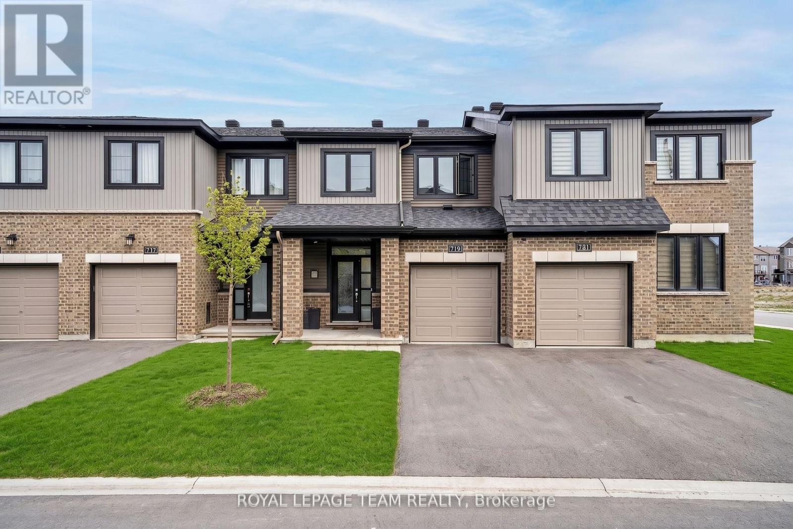 719 DONERAILE WALK