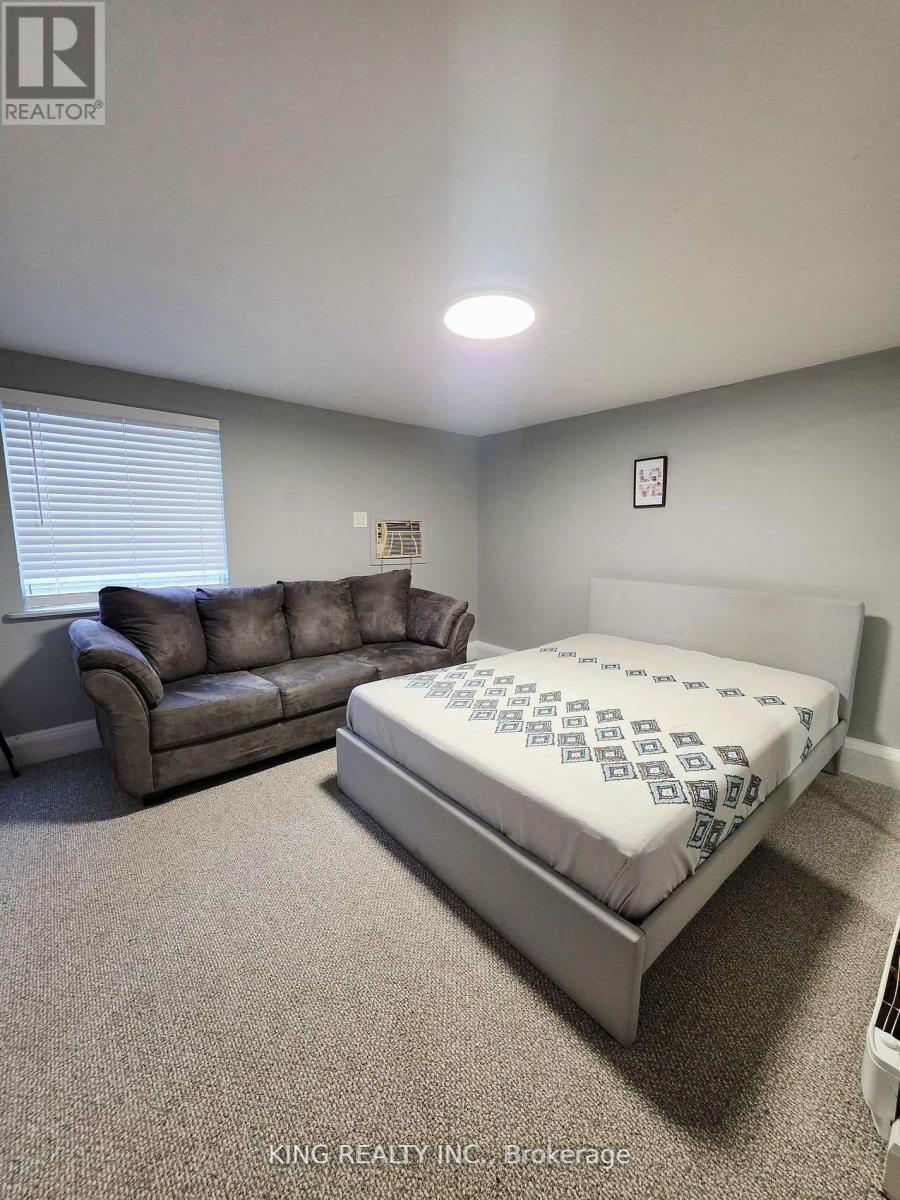 137 WELLINGTON STREET ROAD E Property Photo 1