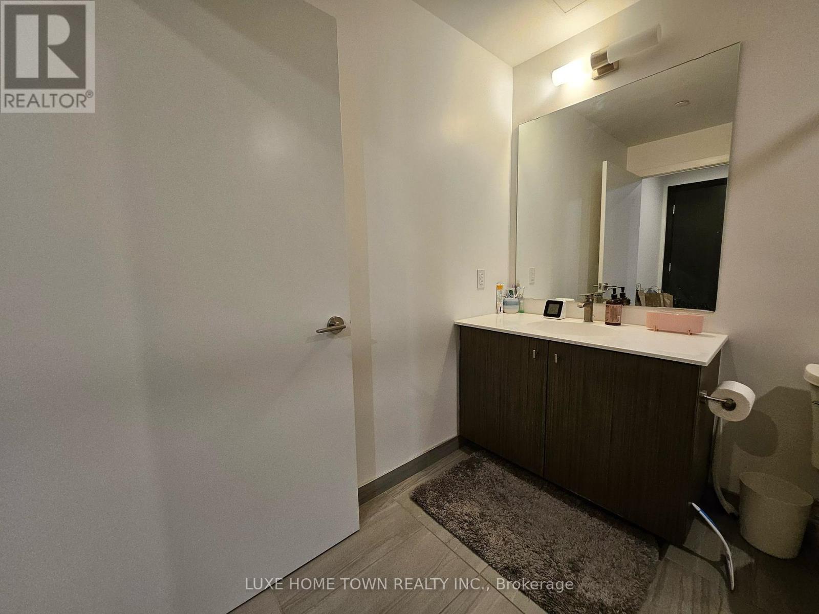 2808 - 15 Wellington Street S Property Photo 2