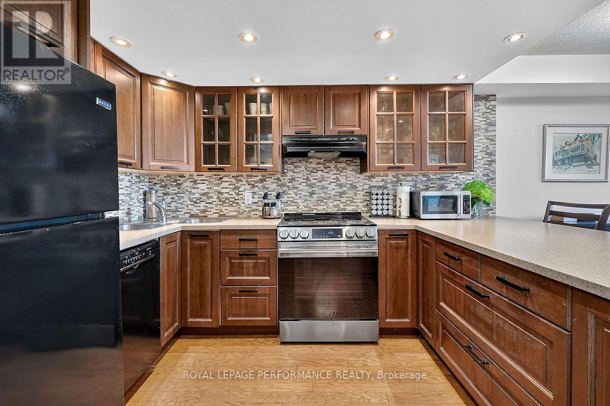403 - 1440 Heron Road Property Photo 14