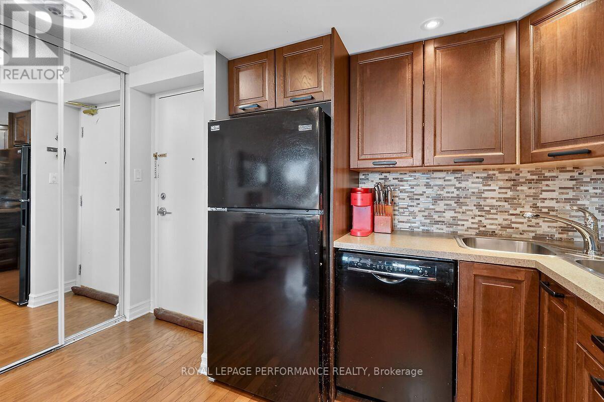 403 - 1440 Heron Road Property Photo 16