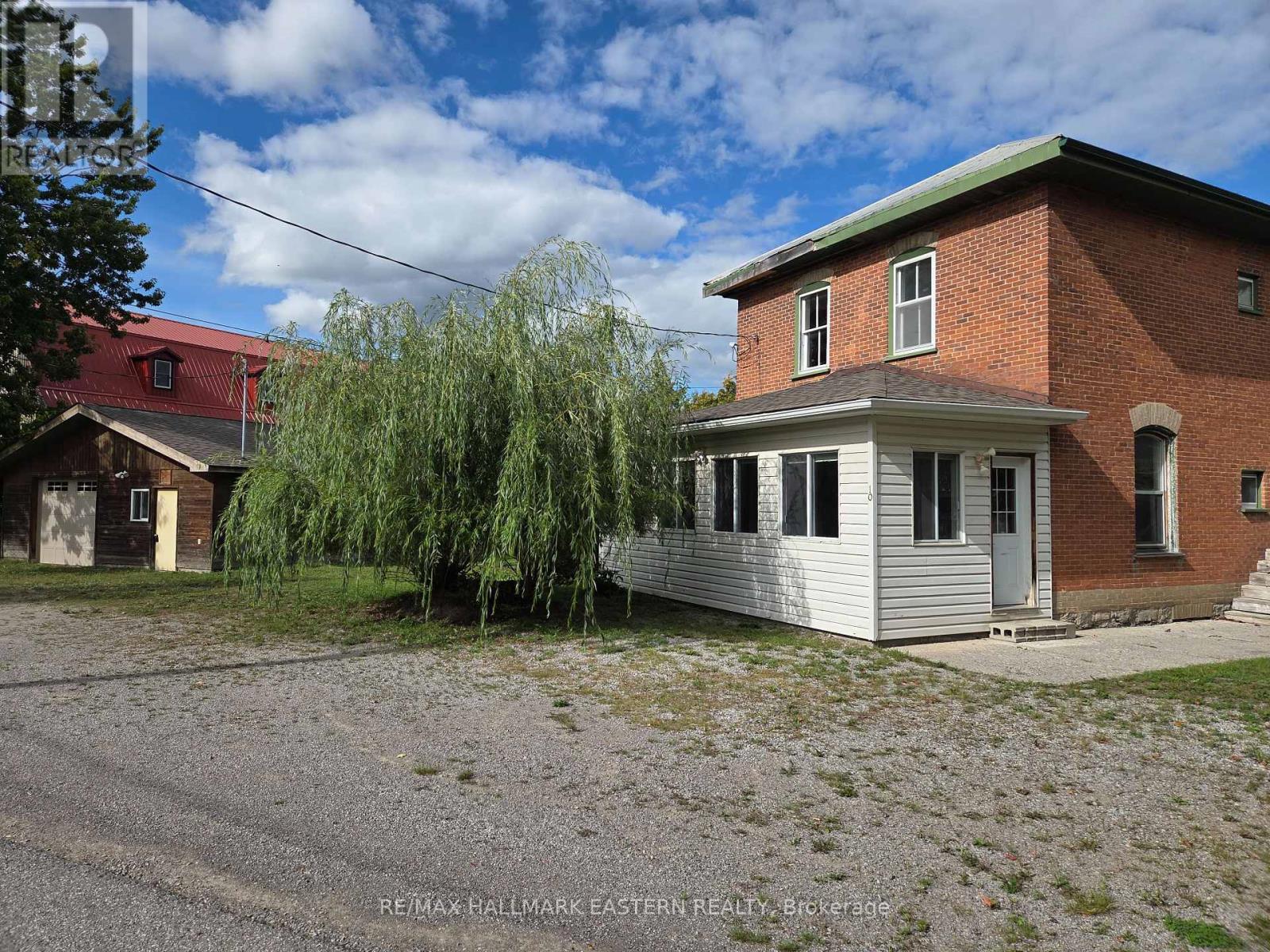 10 HILL STREET Property Photo 1