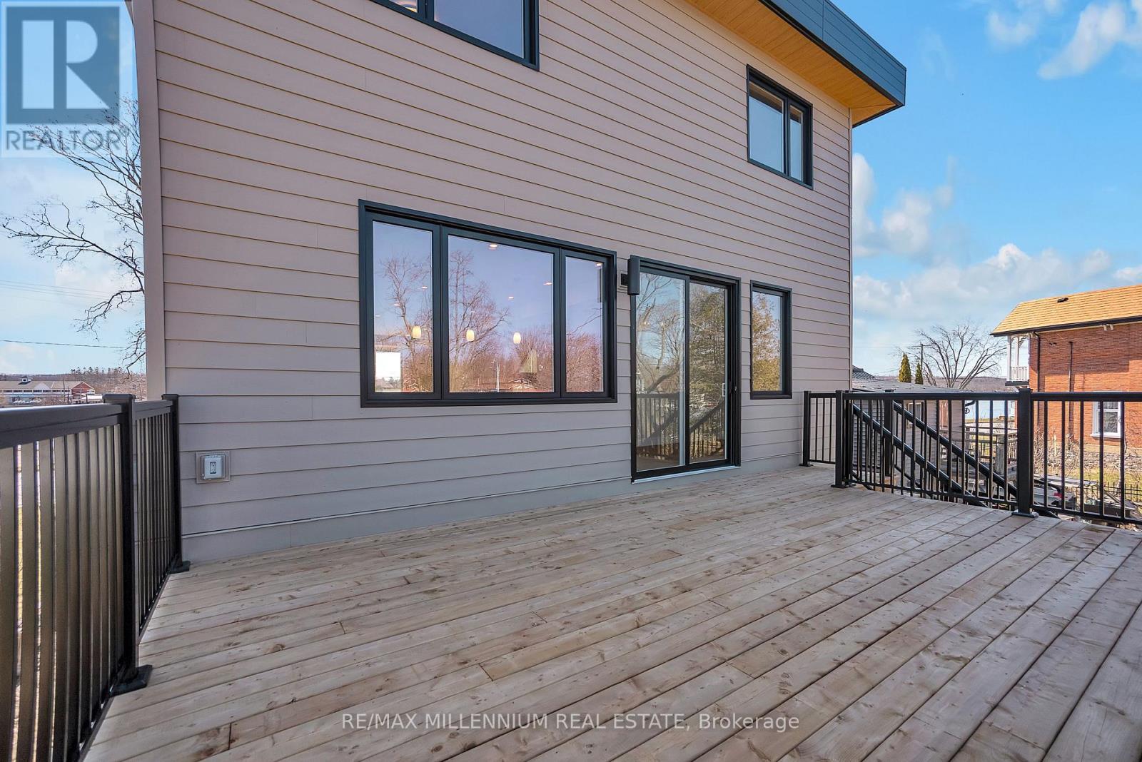 37 Front Street Property Photo 9