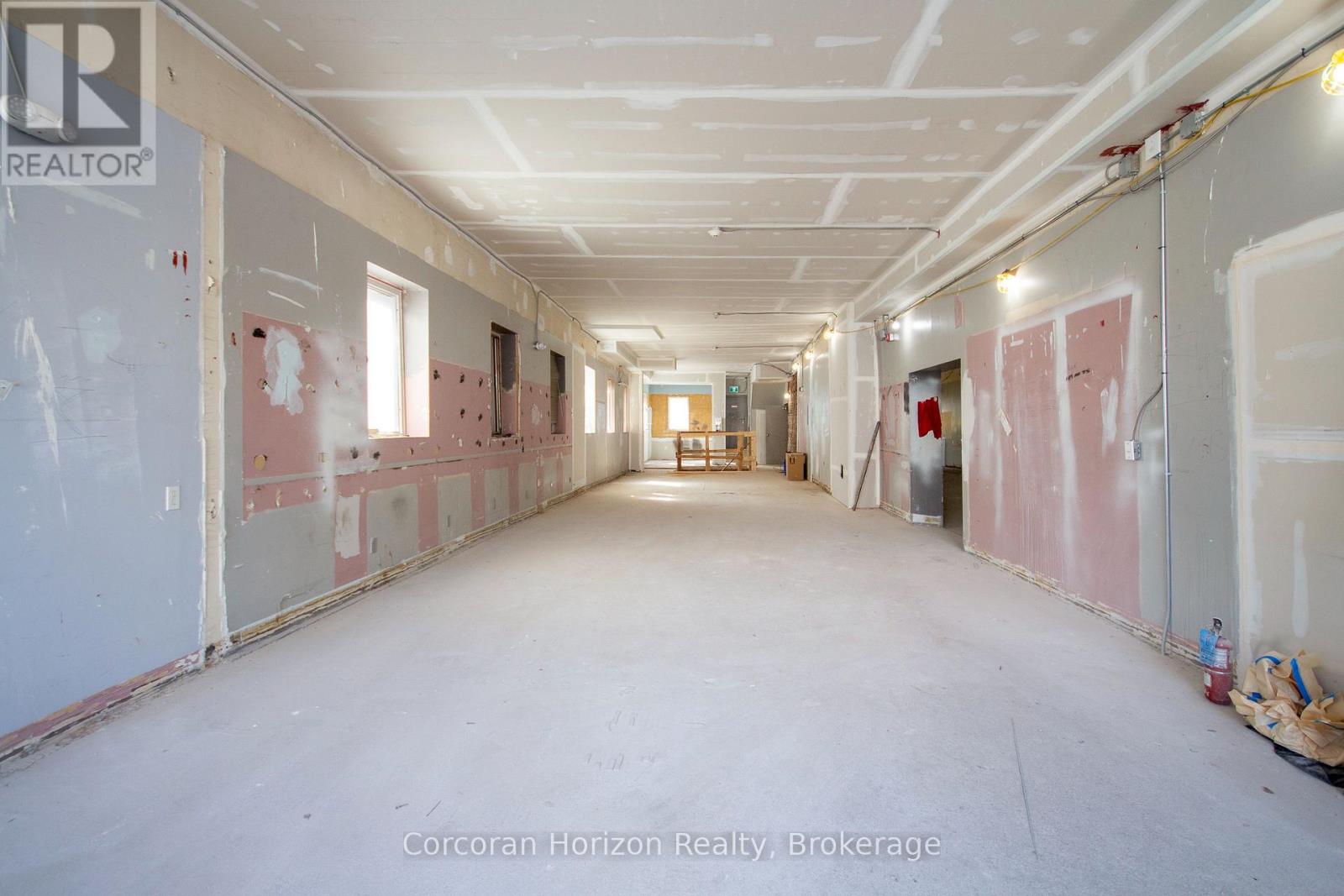 Full - 90 John Street S Property Photo 4