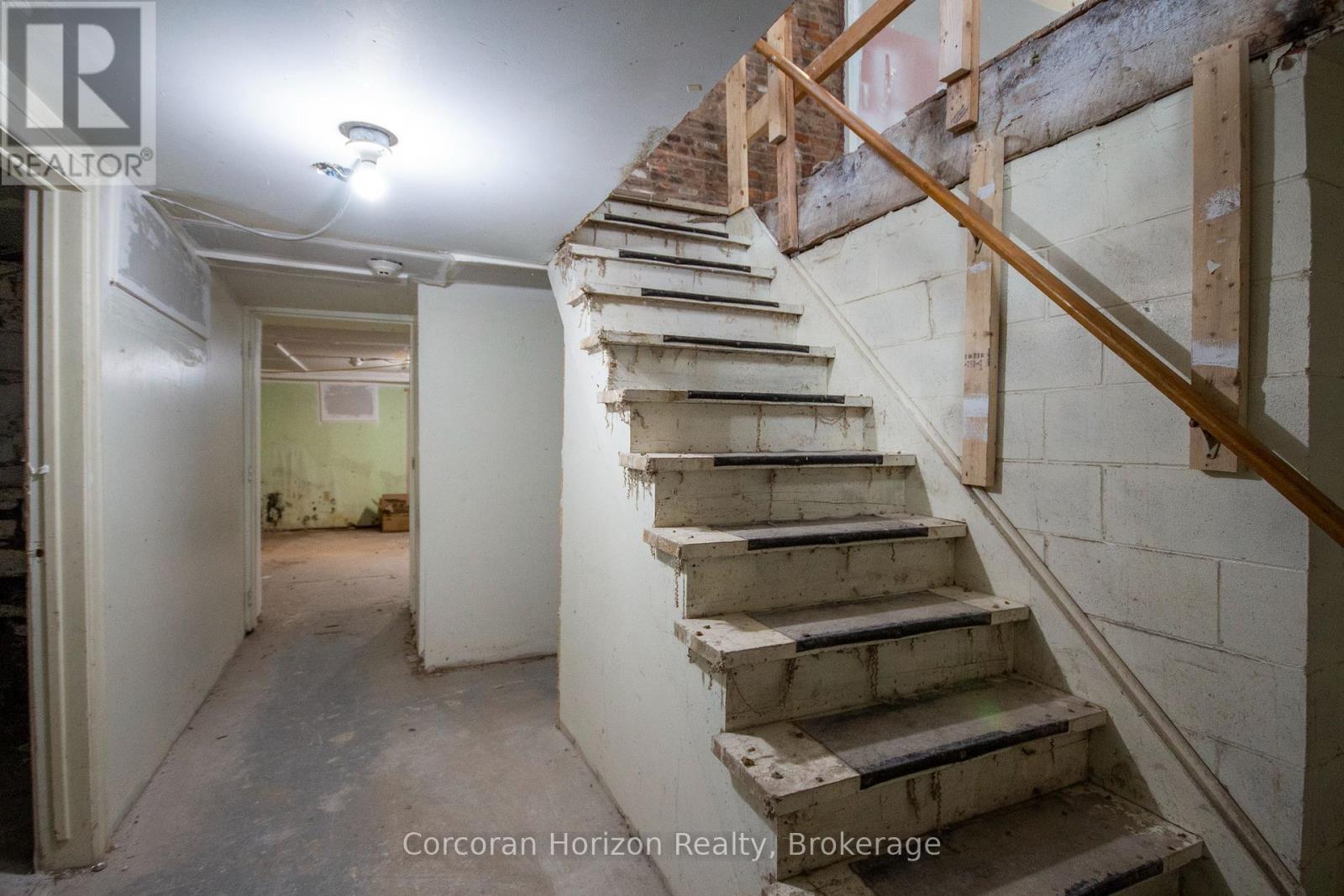 Full - 90 John Street S Property Photo 8