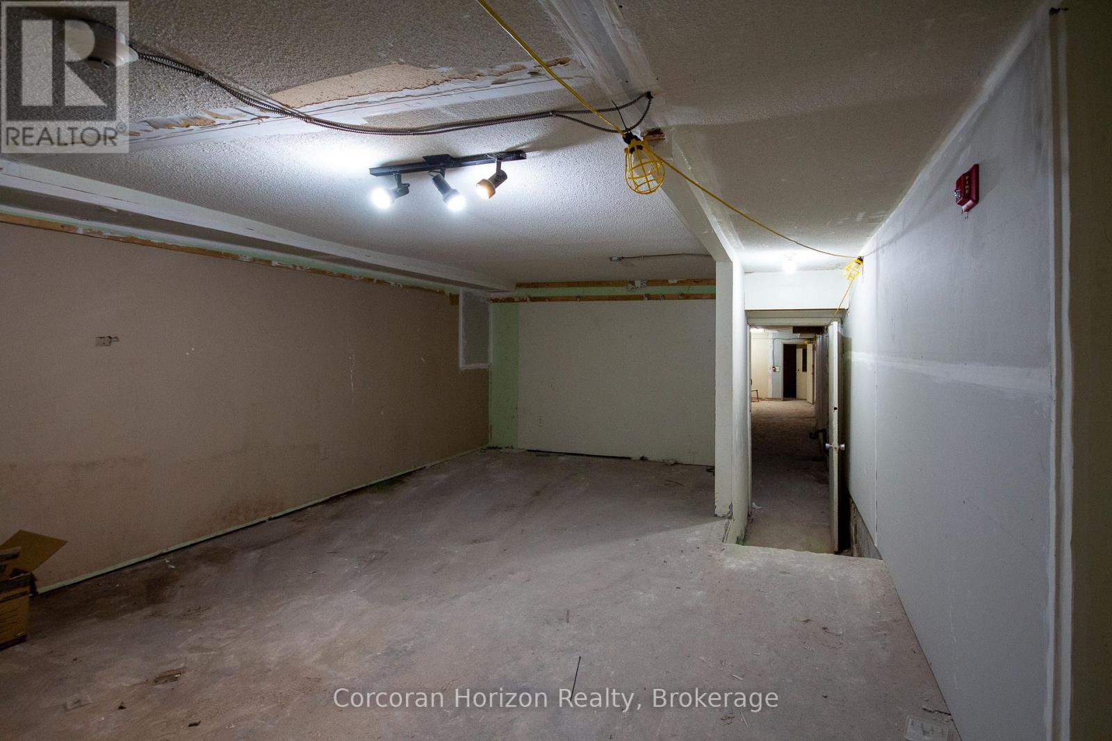 Full - 90 John Street S Property Photo 9