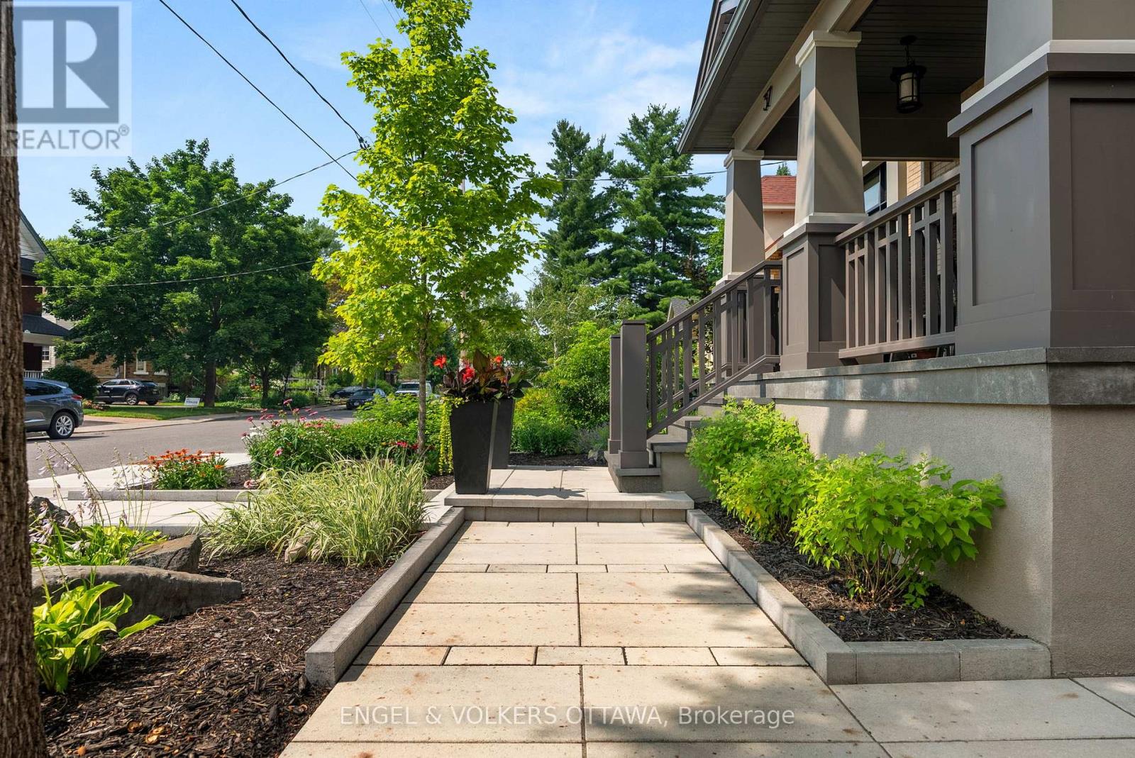 37 Clarendon Avenue Property Photo 2